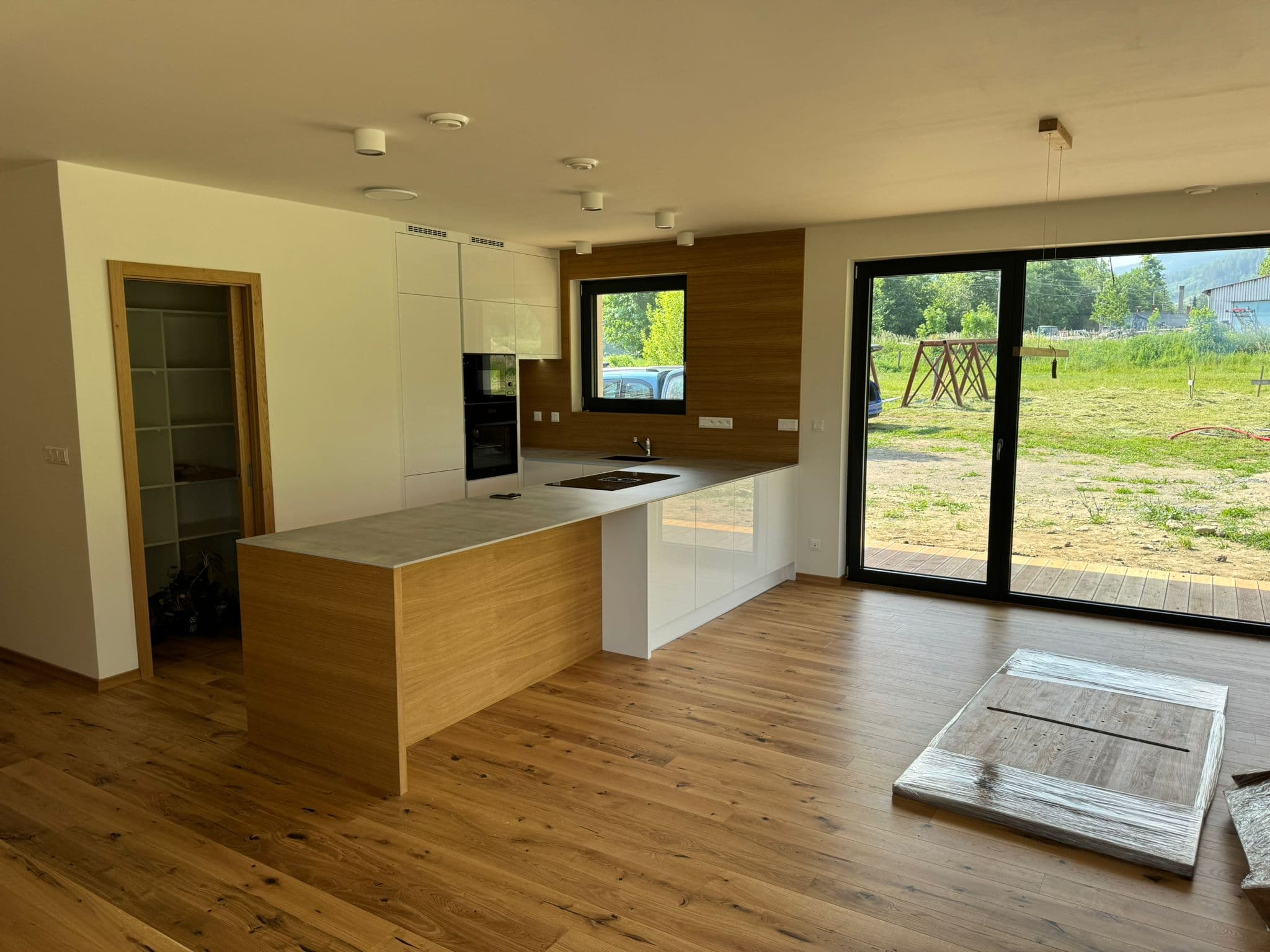 PHOTO 2025 10 20 18 33 10 9