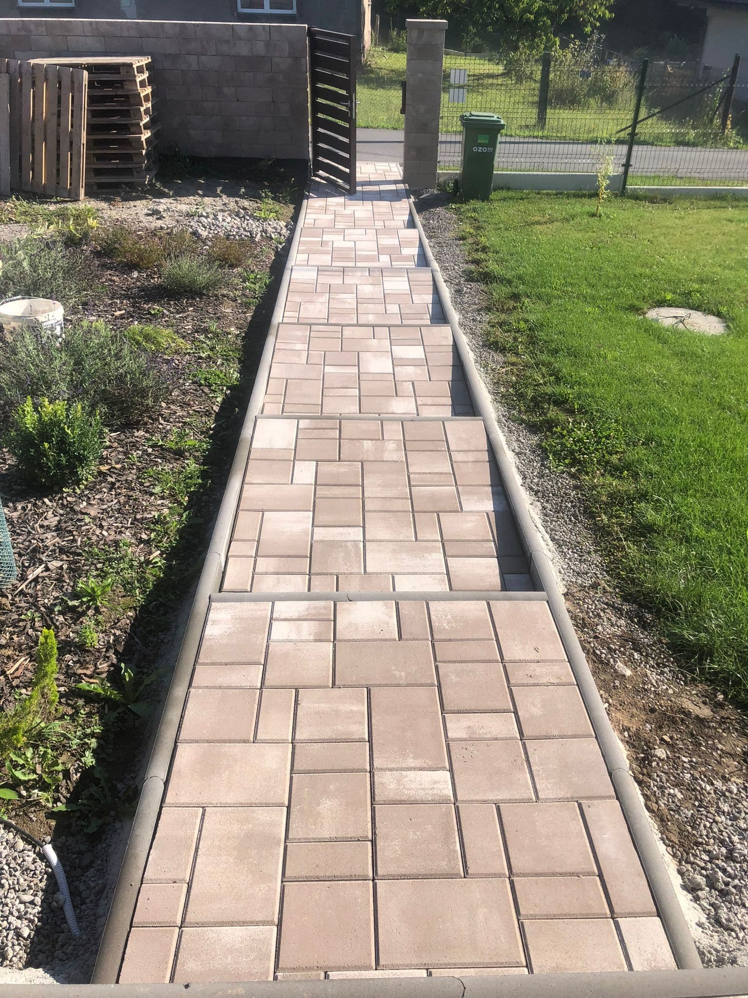 PHOTO 2025 10 20 18 42 04 16